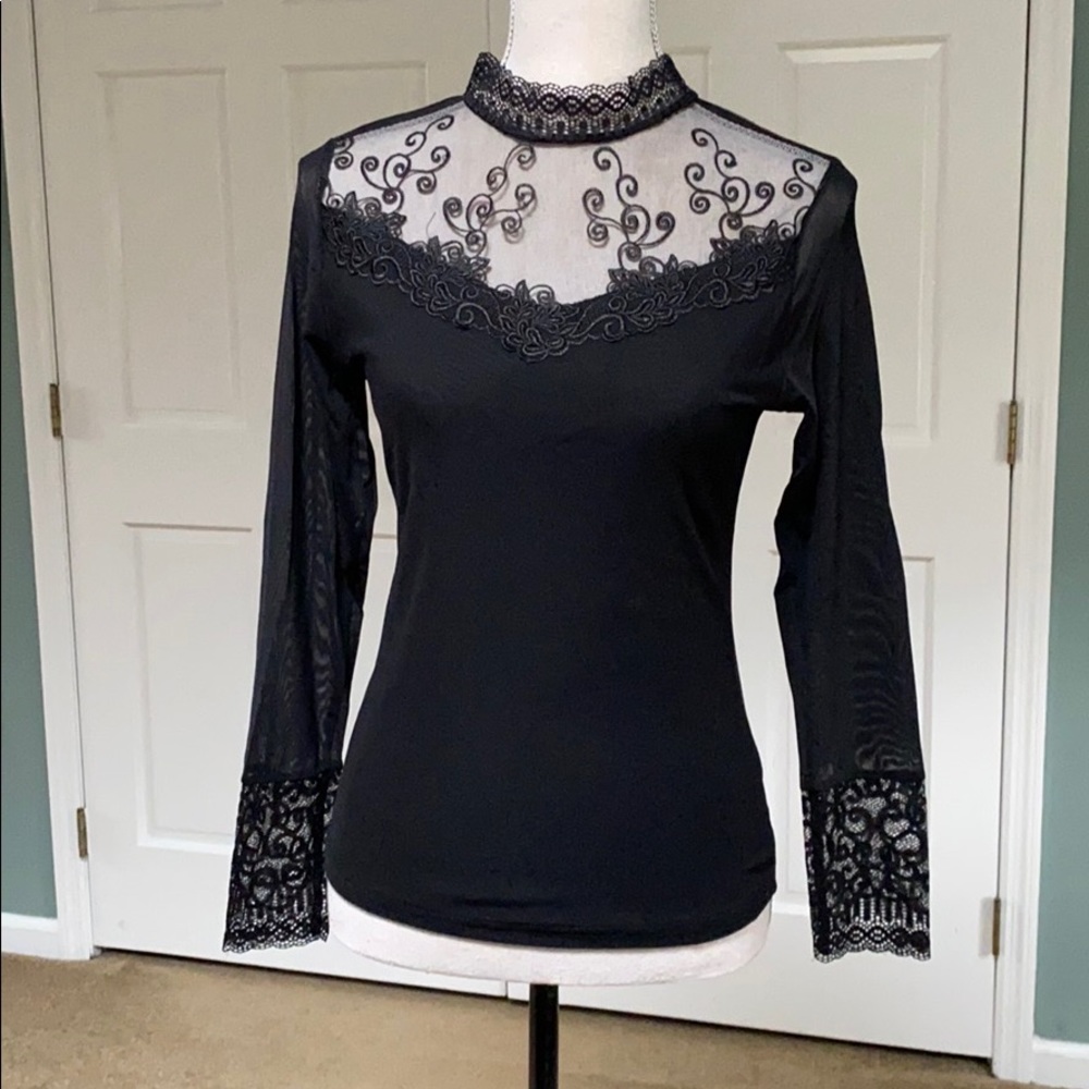 Black stretch mock neck top.size S